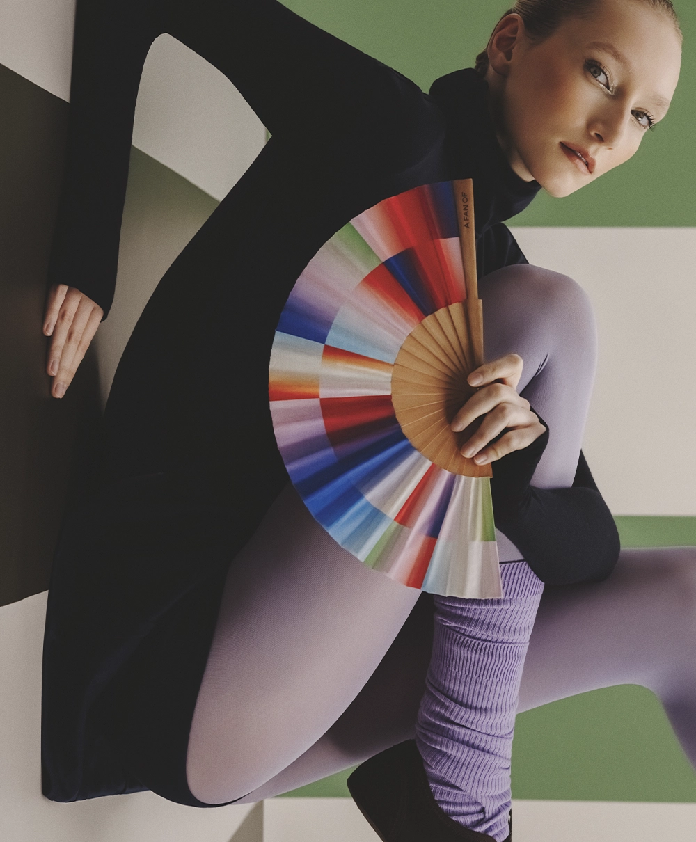 a fan of abanico éventail rainbow spin