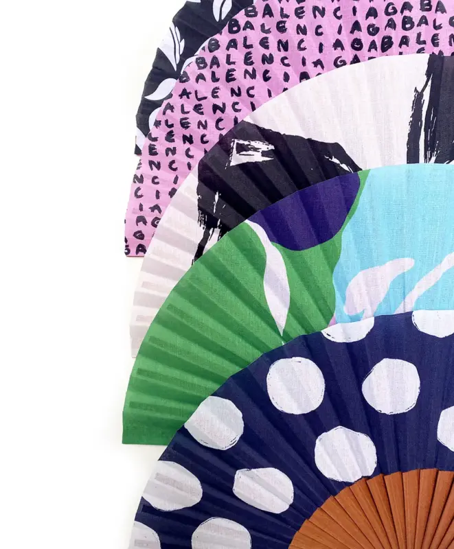 Diseño a medida de abanicos para el museo Balenciaga con los estampados de sus pañuelos