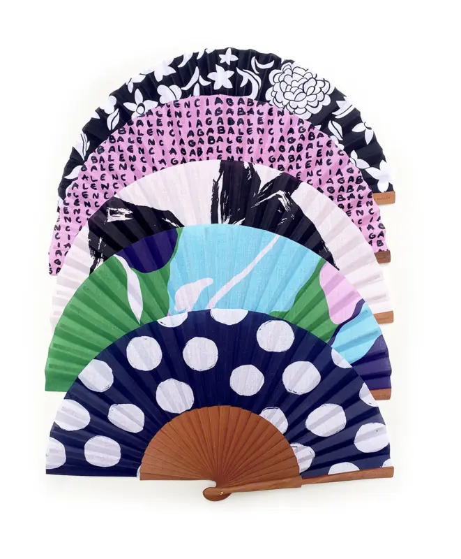 Diseño a medida de abanicos para el museo Balenciaga con los estampados de sus pañuelos