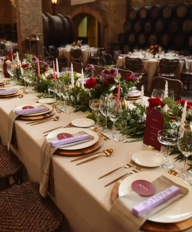 Diseño de dos abanicos a medida inspirados en el día de Sant Jordi