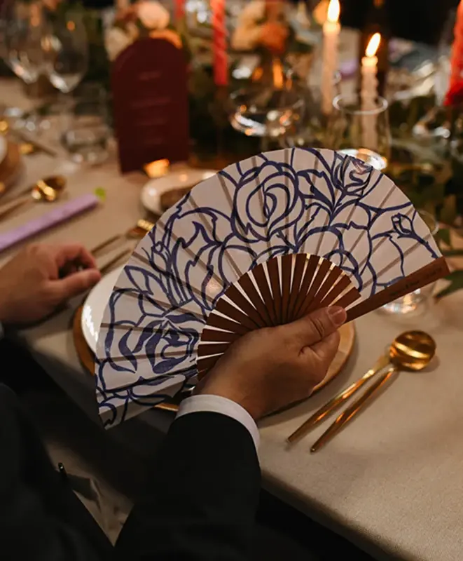 Diseño de dos abanicos a medida inspirados en el día de Sant Jordi