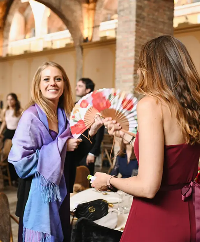 Diseño de dos abanicos a medida inspirados en el día de Sant Jordi
